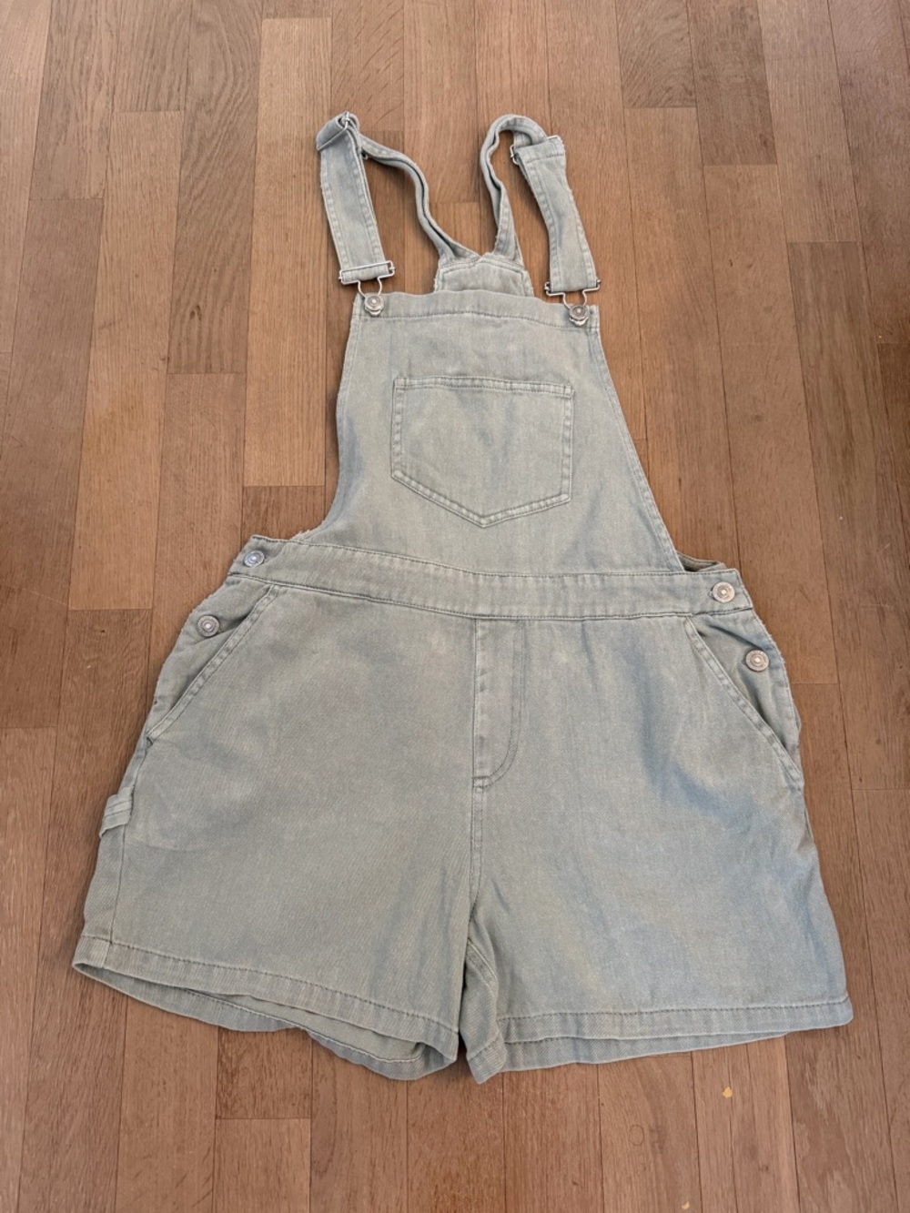 “Bild Date” Light  Wash Sage Green Denim Short Overalls M
